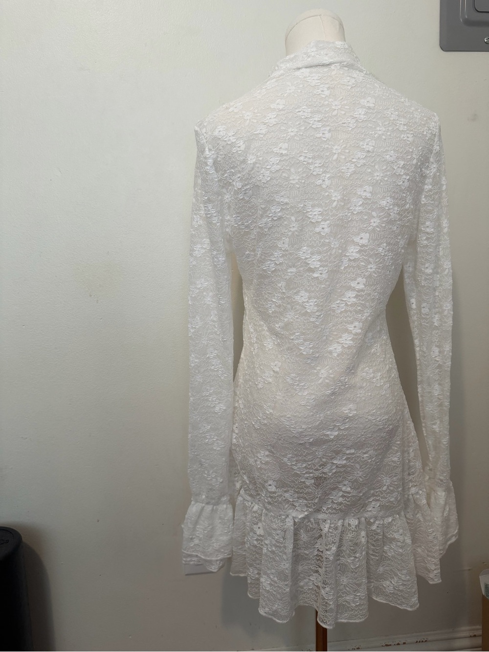 White Lace Long-Sleeve Ruffle-Hem Dress - Picture 4 of 4